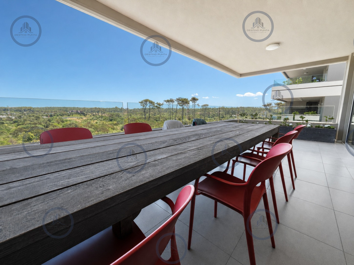 Apartamento ID.1074 - Tiburón Terrazas Barra. Sobre Playa Brava. Punta del Este.