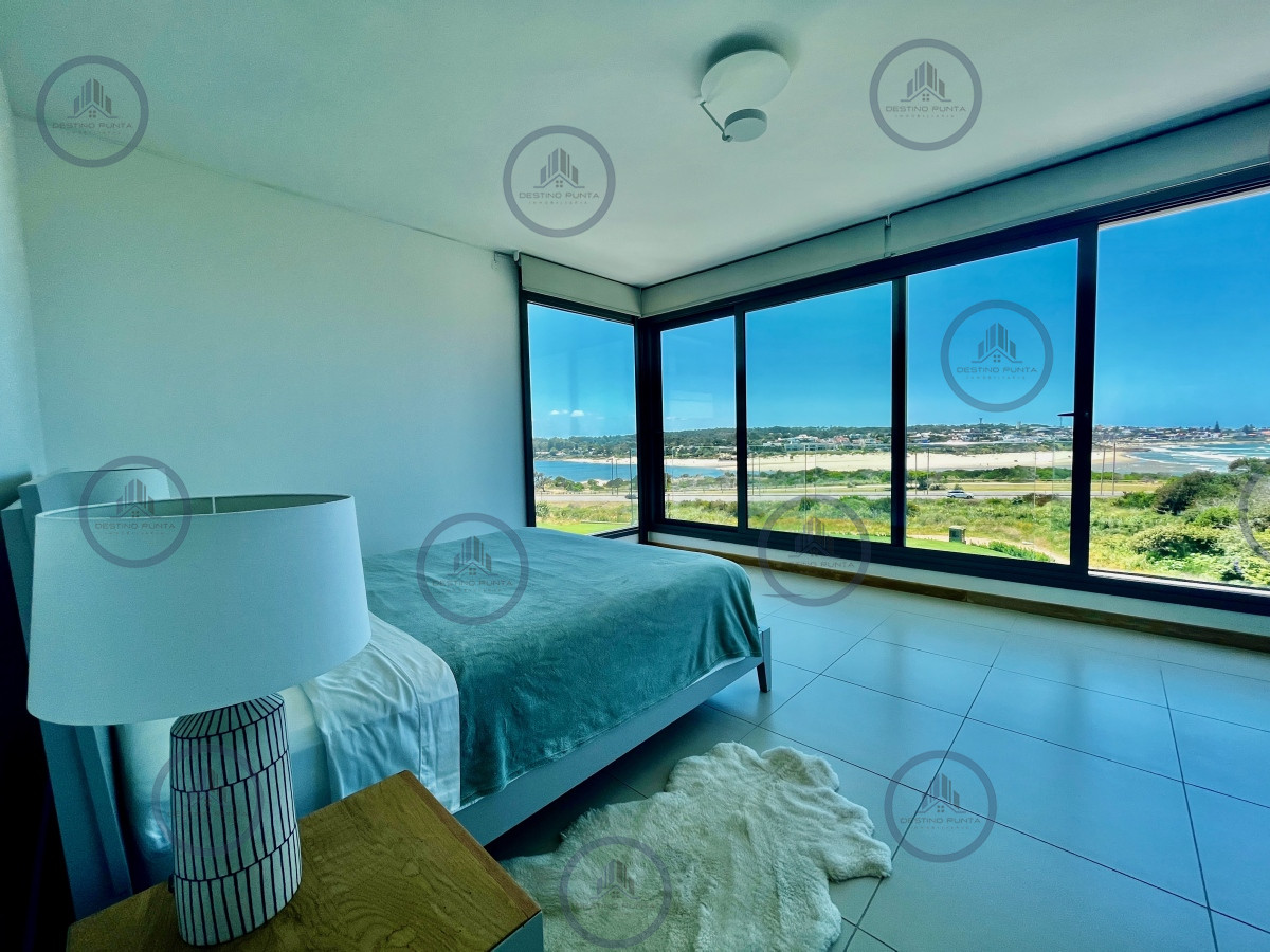 Apartamento ID.1074 - Tiburón Terrazas Barra. Sobre Playa Brava. Punta del Este.