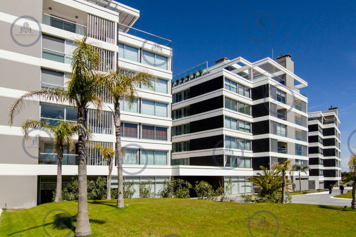 Apartamento ID.1074 - Tiburón Terrazas Barra. Sobre Playa Brava. Punta del Este.