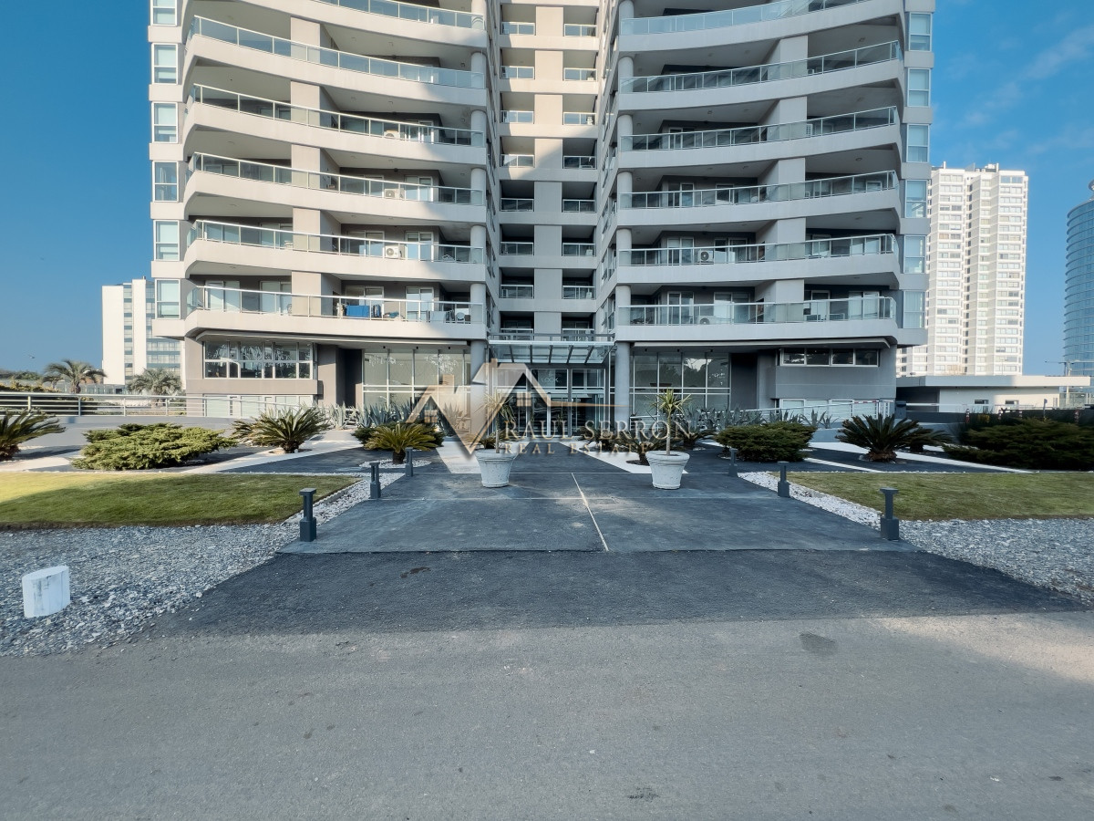 Apartamento ID.2385 - APARTAMENTO EN VENTA DE 3 DORMITORIOS EN PLAYA BRAVA-TERRAZA CON PARRILLERO 