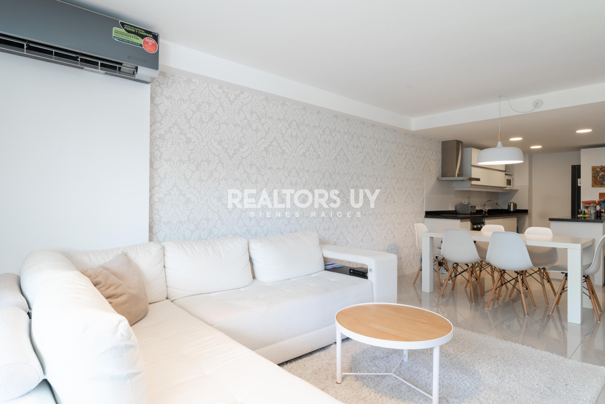 Apartamento ID.494 - VENTA. 2 DORMITORIOS. PUNTA DEL ESTE. PLAYA BRAVA. A METROS DEL MAR.