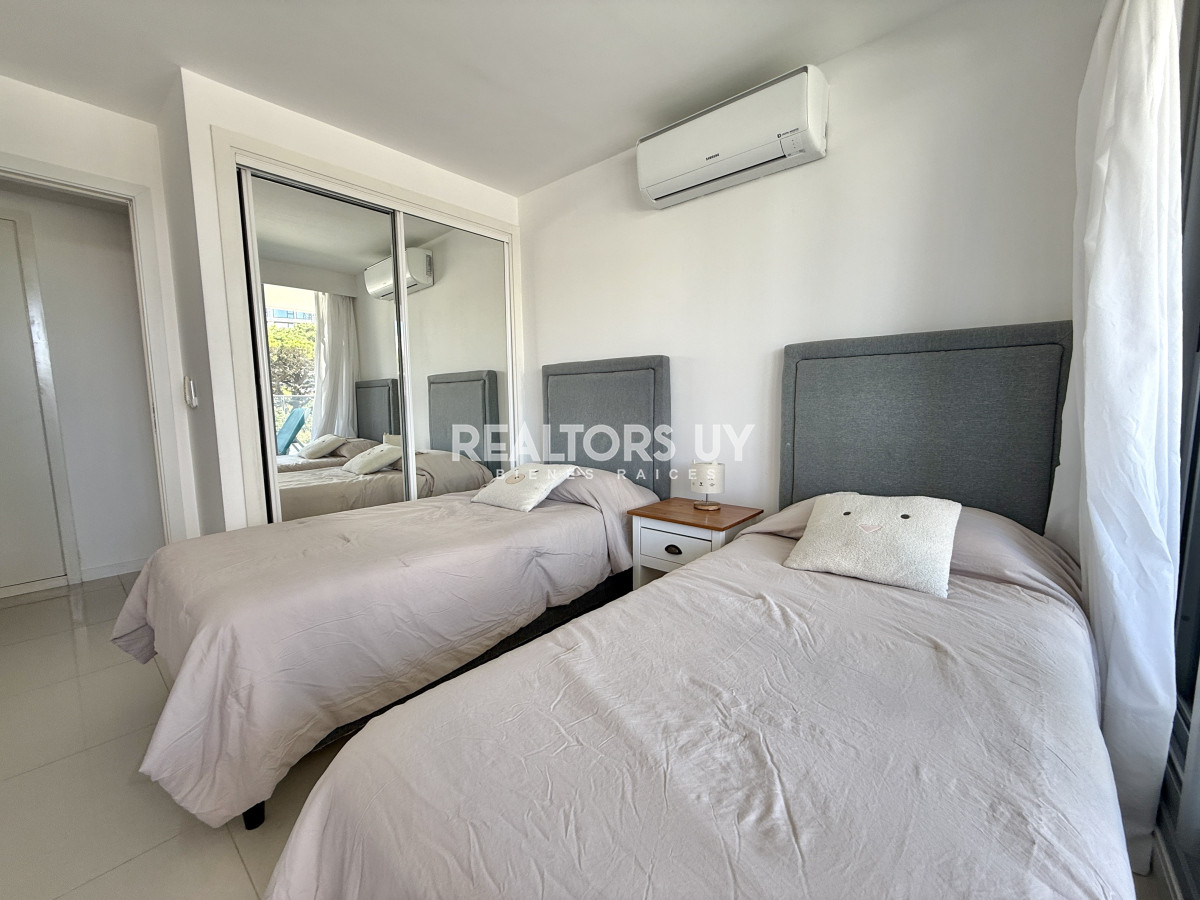 Apartamento ID.494 - VENTA. 2 DORMITORIOS. PUNTA DEL ESTE. PLAYA BRAVA. A METROS DEL MAR.