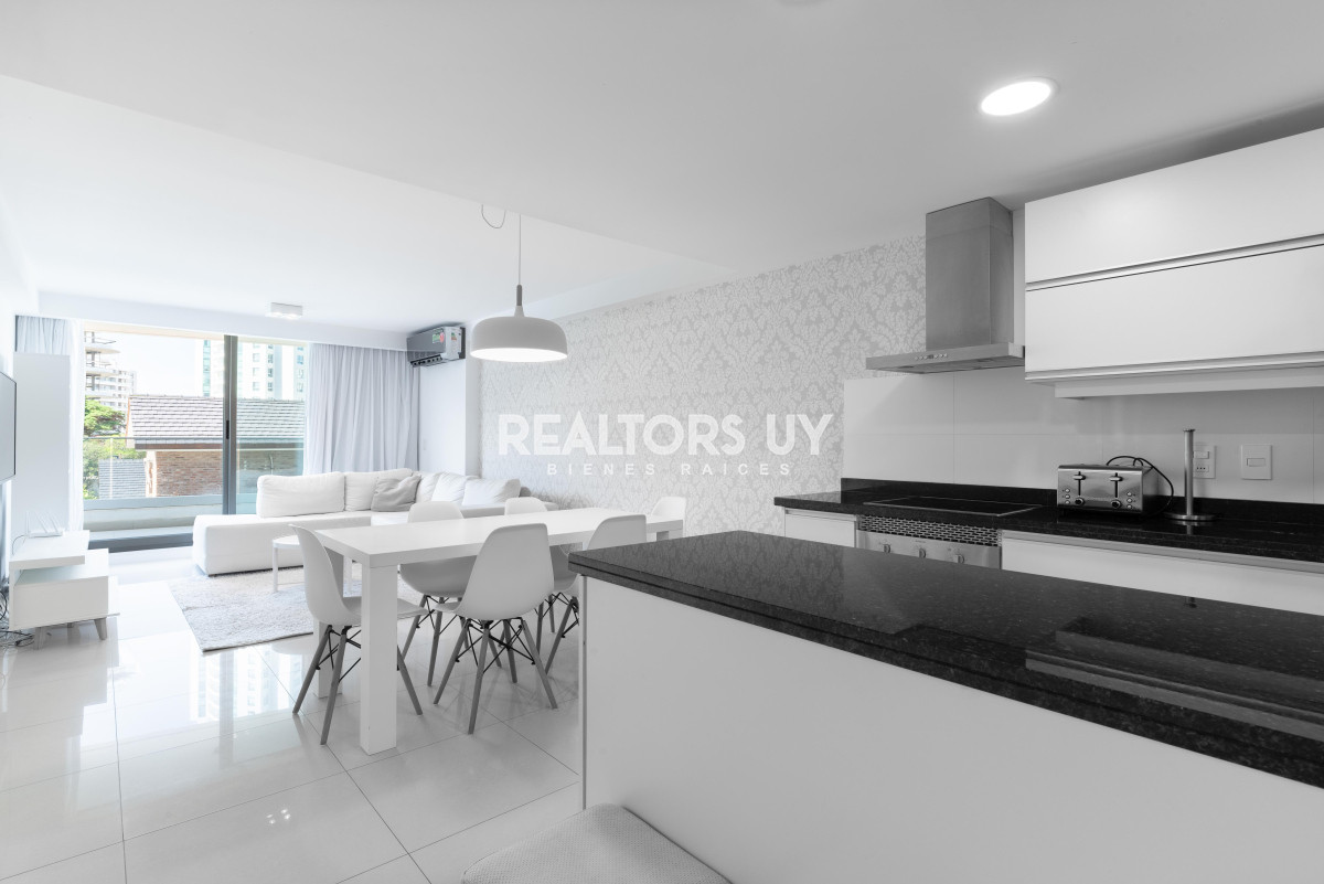 Apartamento ID.494 - VENTA. 2 DORMITORIOS. PUNTA DEL ESTE. PLAYA BRAVA. A METROS DEL MAR.