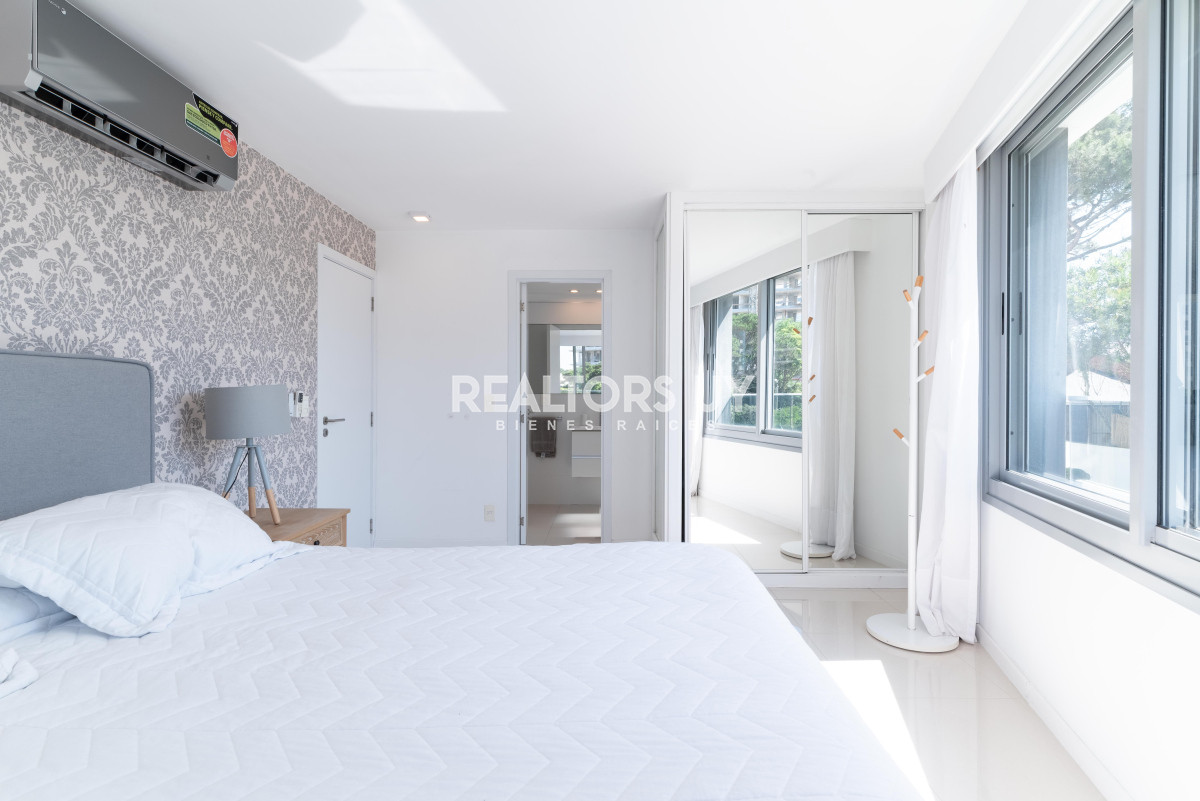 Apartamento ID.494 - VENTA. 2 DORMITORIOS. PUNTA DEL ESTE. PLAYA BRAVA. A METROS DEL MAR.