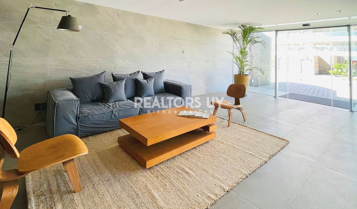 Apartamento ID.494 - VENTA. 2 DORMITORIOS. PUNTA DEL ESTE. PLAYA BRAVA. A METROS DEL MAR.