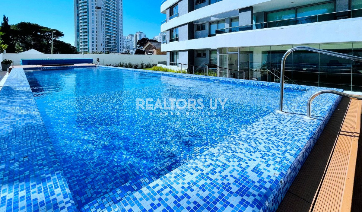 Apartamento ID.494 - VENTA. 2 DORMITORIOS. PUNTA DEL ESTE. PLAYA BRAVA. A METROS DEL MAR.