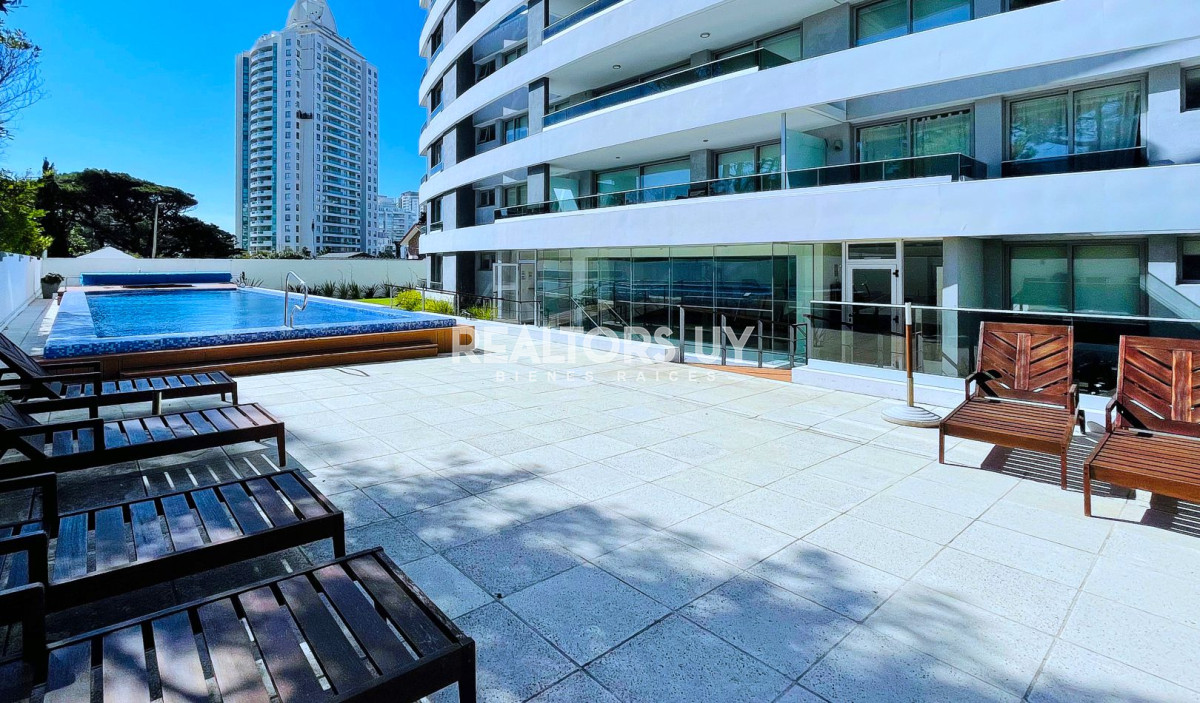 Apartamento ID.494 - VENTA. 2 DORMITORIOS. PUNTA DEL ESTE. PLAYA BRAVA. A METROS DEL MAR.