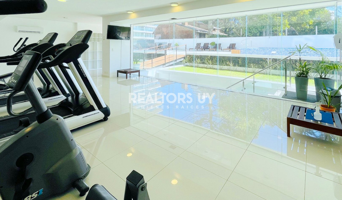 Apartamento ID.494 - VENTA. 2 DORMITORIOS. PUNTA DEL ESTE. PLAYA BRAVA. A METROS DEL MAR.