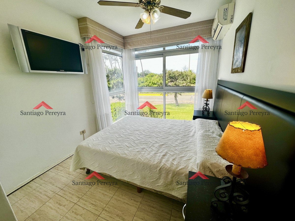 Apartamento ID.14735 - Venta Departamento 2 dormitorios, primera fila Playa Mansa, Punta del Este. 