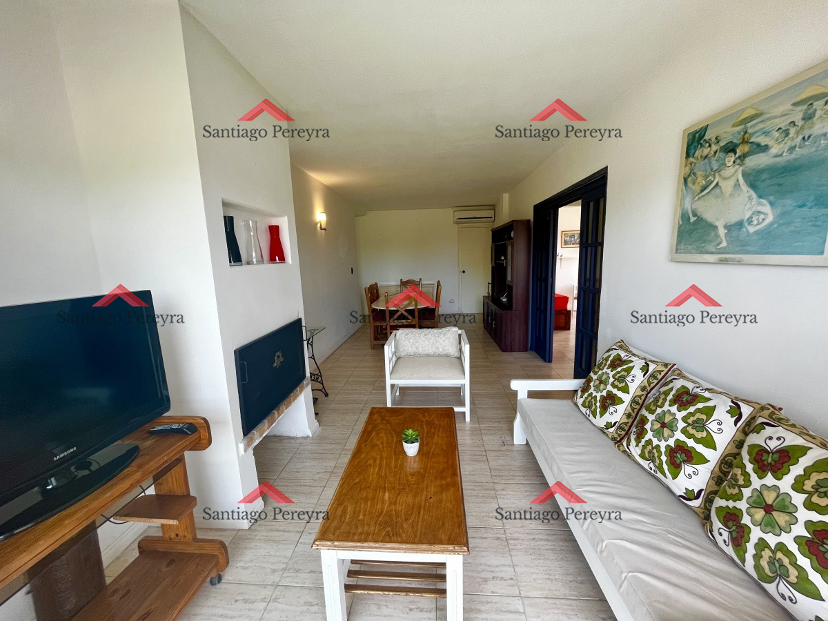 Apartamento ID.14735 - Venta Departamento 2 dormitorios, primera fila Playa Mansa, Punta del Este. 