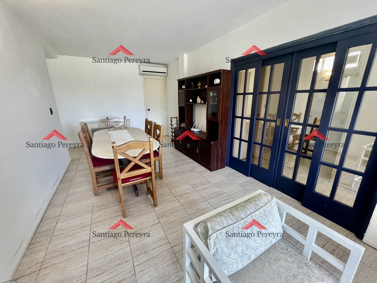 Apartamento ID.14735 - Venta Departamento 2 dormitorios, primera fila Playa Mansa, Punta del Este. 