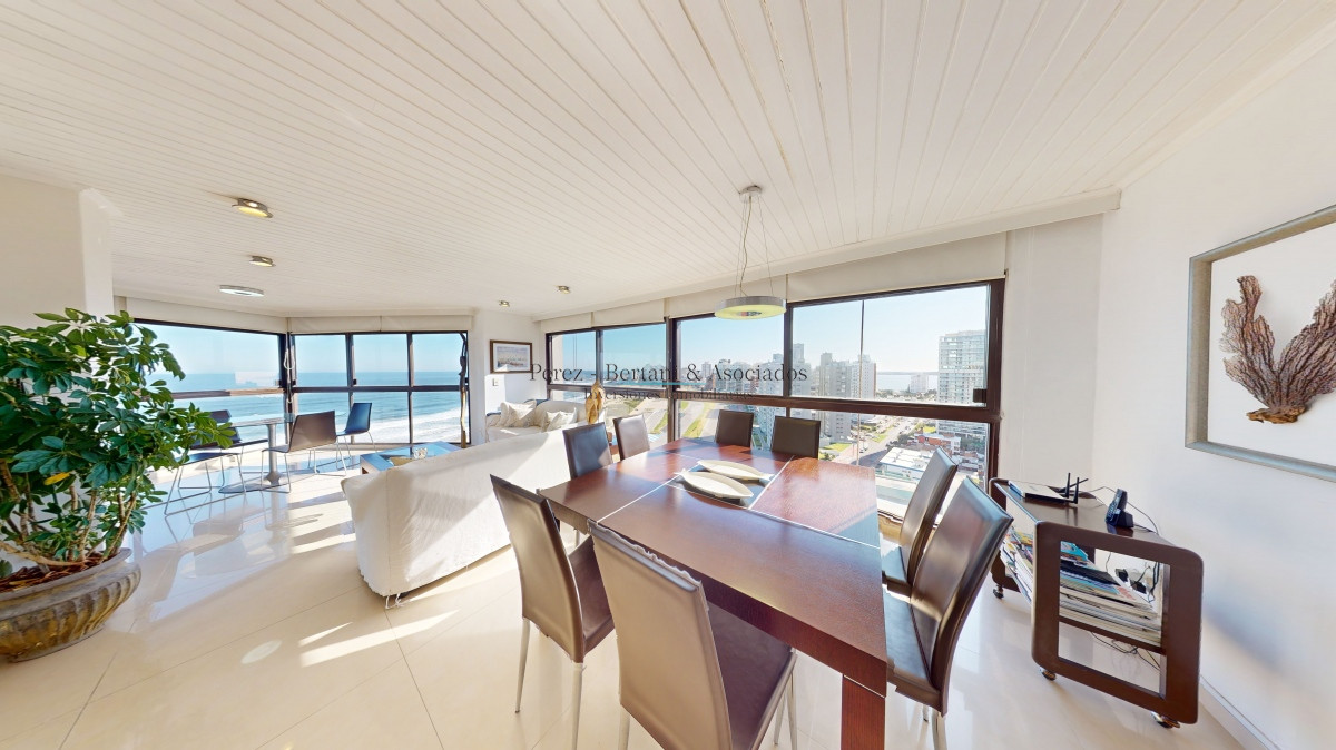 Apartamento ID.162 - Venta apartamento en Torre Cristal, 3 suites, reciclado, Playa Brava, Punta del Este.