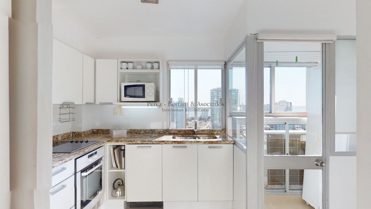 Apartamento ID.162 - Venta apartamento en Torre Cristal, 3 suites, reciclado, Playa Brava, Punta del Este.