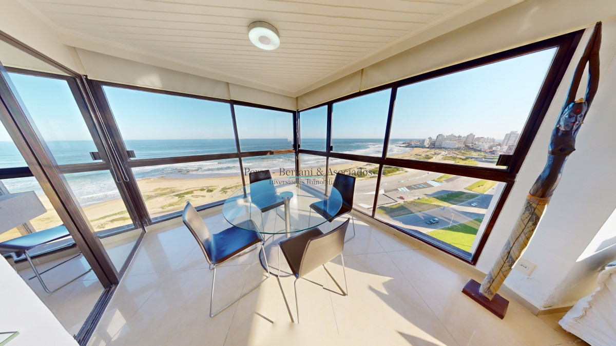 Apartamento ID.162 - Venta apartamento en Torre Cristal, 3 suites, reciclado, Playa Brava, Punta del Este.
