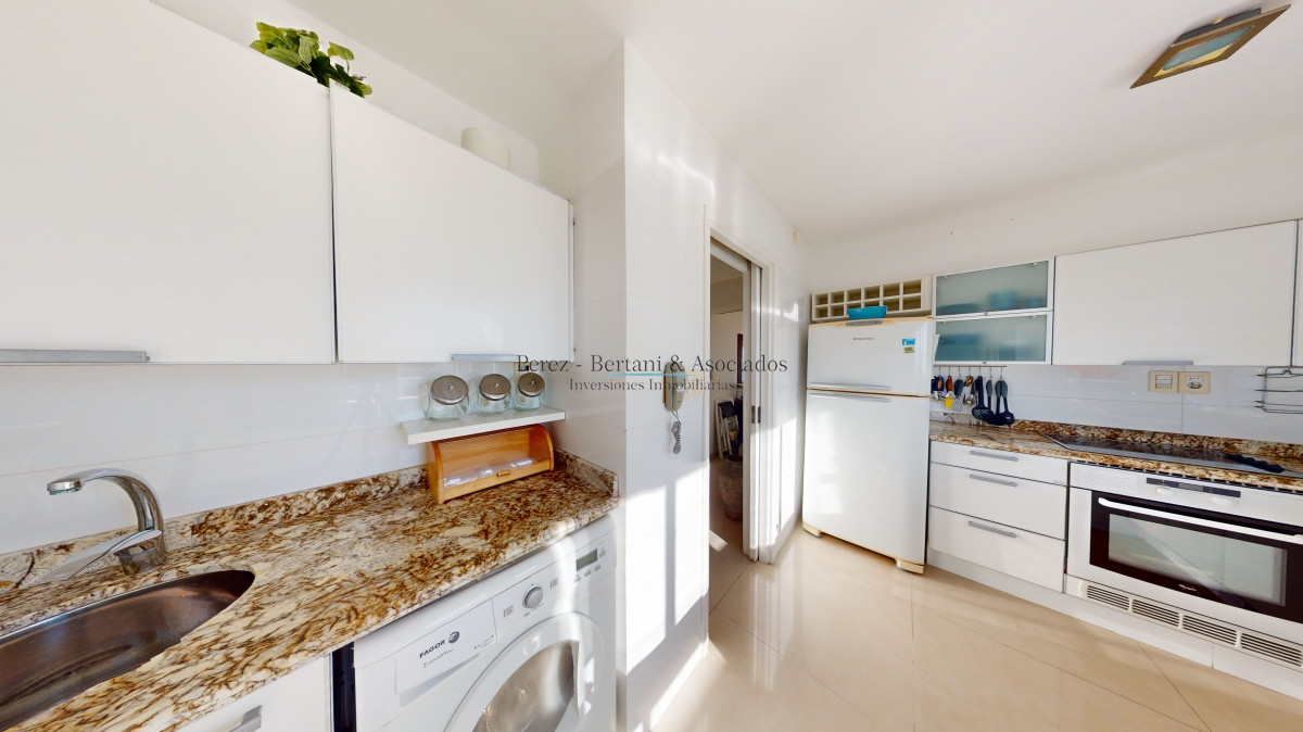 Apartamento ID.162 - Venta apartamento en Torre Cristal, 3 suites, reciclado, Playa Brava, Punta del Este.