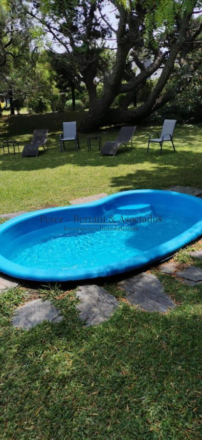 Casa ID.259 - Casa en venta y alquiler temporada,  4 dormitorios. 200 metros del mar. Playa Mansa. Punta del Este.