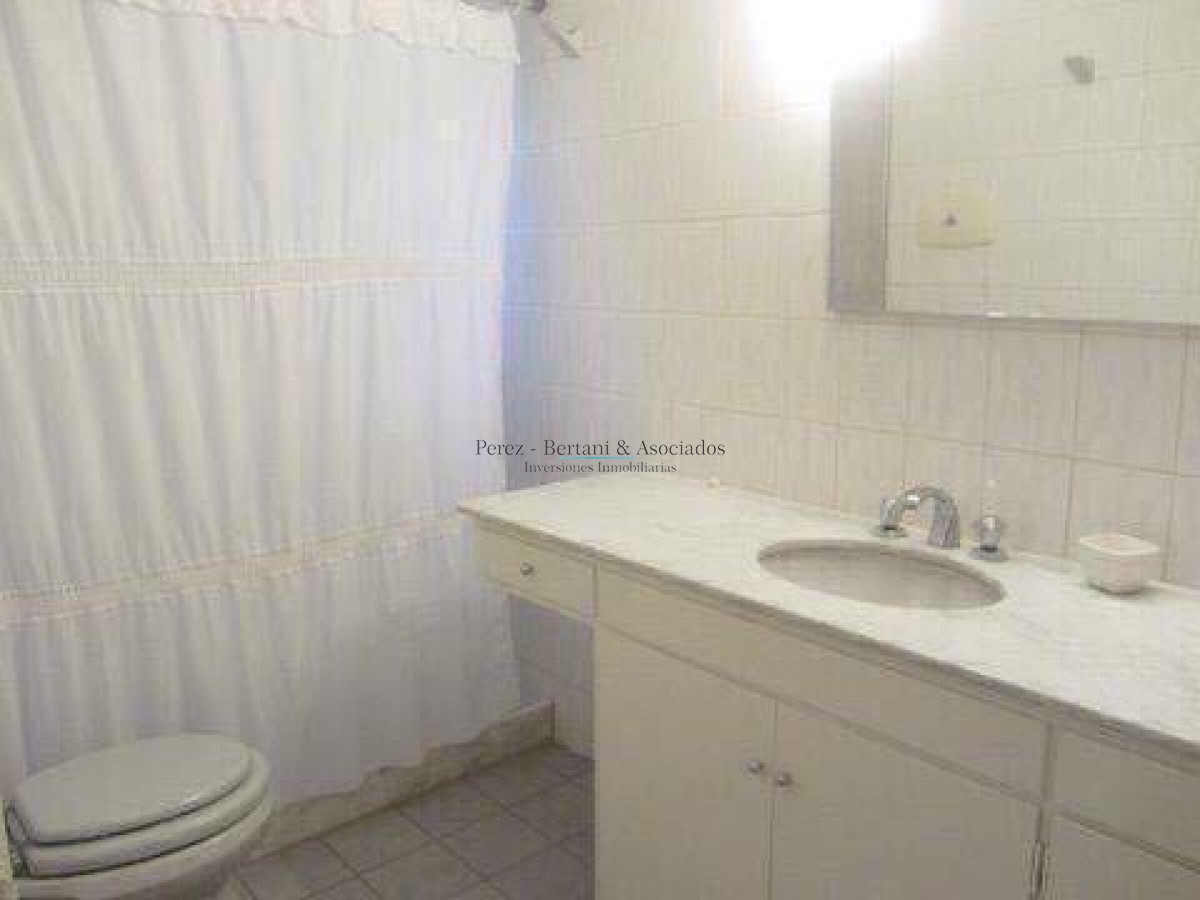 Casa ID.259 - Casa en venta y alquiler temporada,  4 dormitorios. 200 metros del mar. Playa Mansa. Punta del Este.