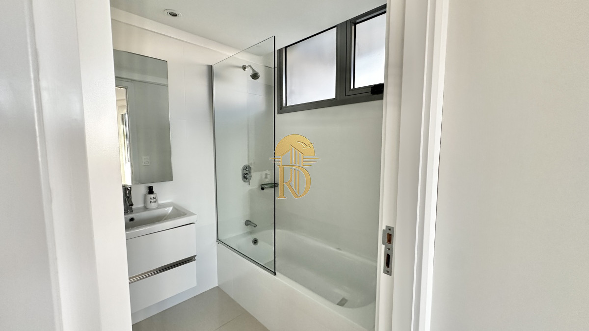 APARTAMENTO EN VENTA. 2 DORMITORIOS. PLAYA BRAVA. TORRE ESMERALDA. -id-752-8