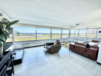 Departamento en venta edificio Tiburon II, Punta del Este.