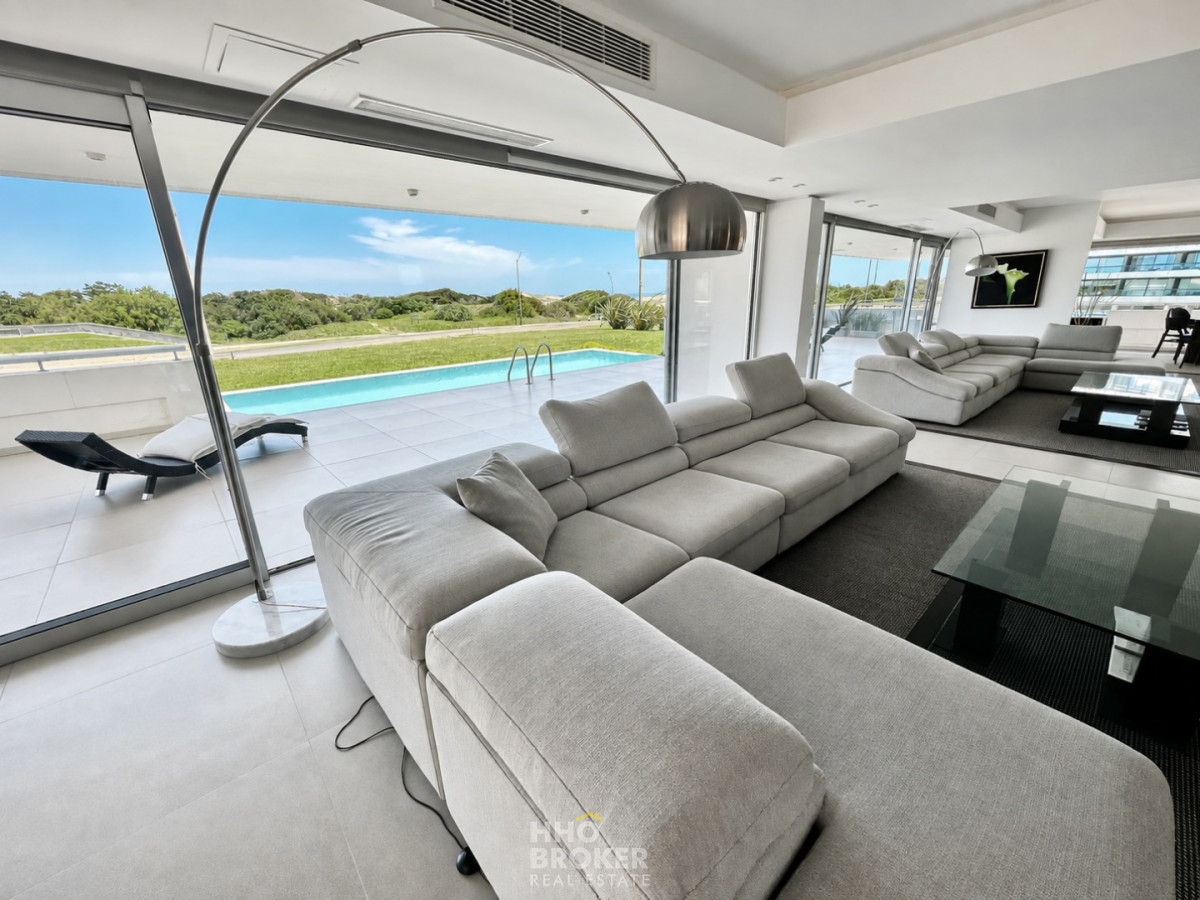 DEPARTAMENTO EN VENTA. FRENTE AL MAR. PLAYA BRAVA. PUNTA DEL ESTE. - HHO182A