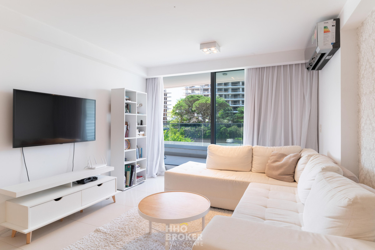 VENTA. 2 DORMITORIOS. PUNTA DEL ESTE. PLAYA BRAVA. A METROS DEL MAR. - HHO2159A
