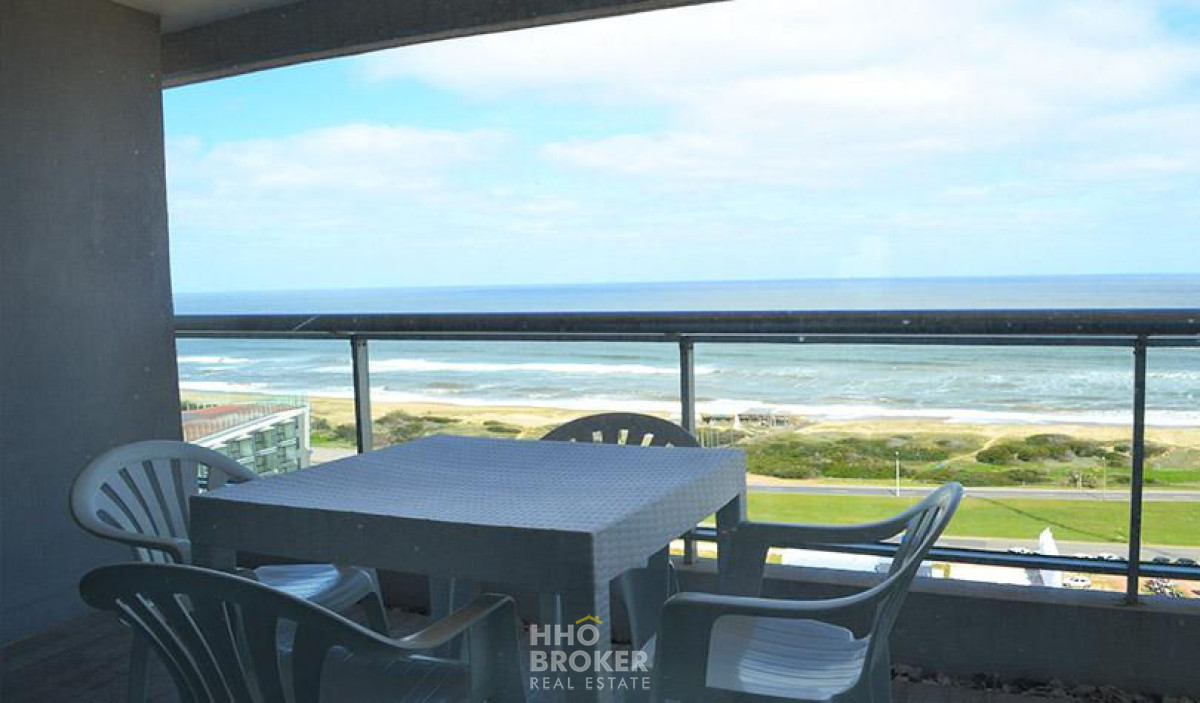 Departamento de dos dormitorios a la venta. Departamento de dos dormitorios en alquiler. Punta del Este. Playa La Brava. - HHO428A
