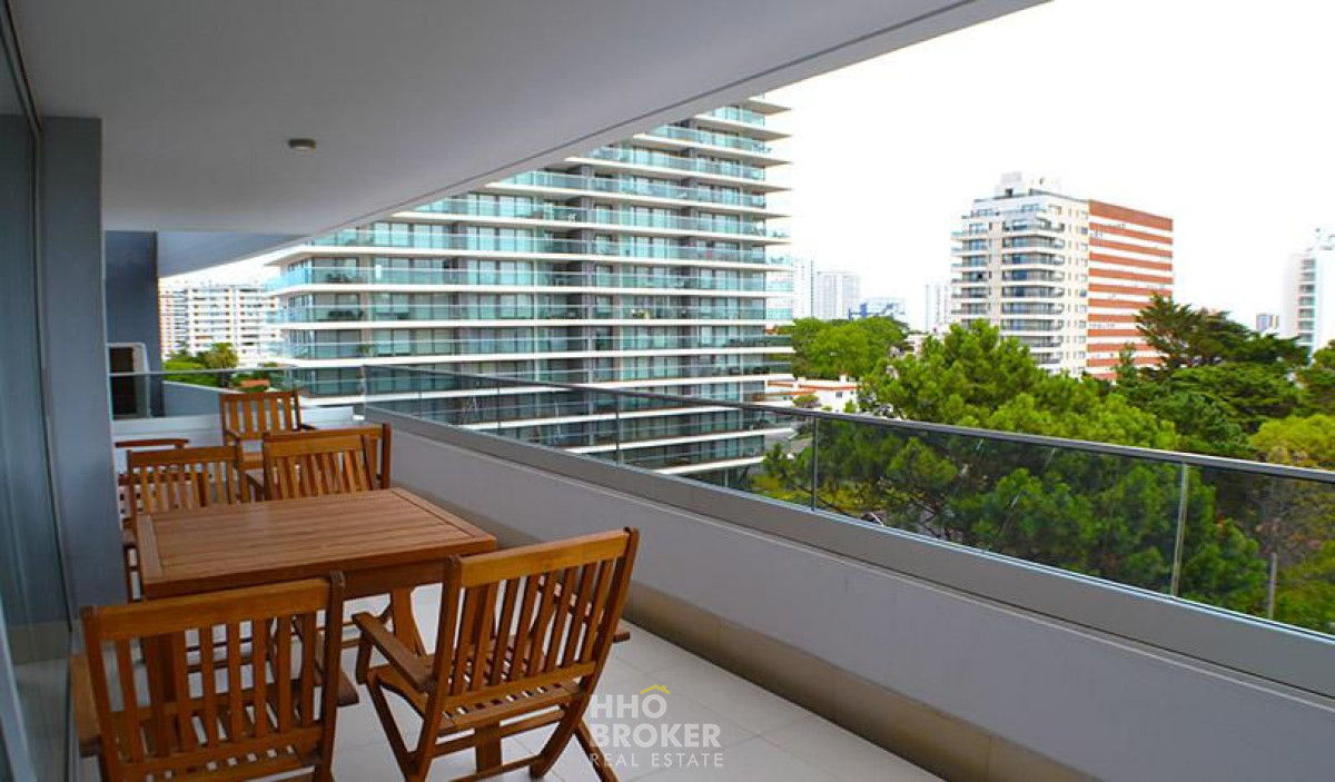 DEPARTAMENTO EN ALQUILER TORRE ESMERALDA, PLAYA BRAVA, PUNTA DEL ESTE - HHO442A