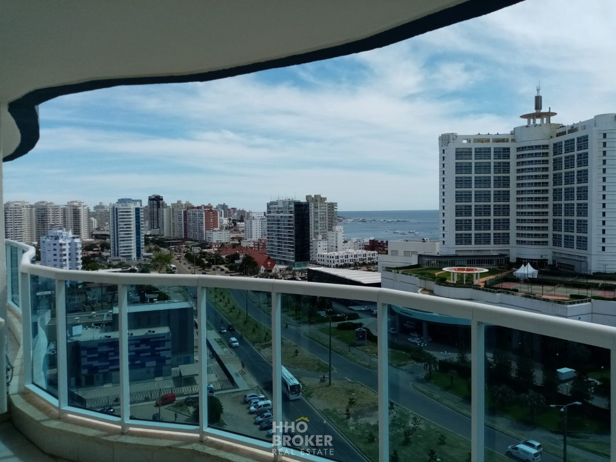 DEPARTAMENTO EN VENTA, CASINO TOWER, 2 Y MEDIO DORMITORIO, PLAYA MANSA, PUNTA DEL ESTE. - HHO3221A
