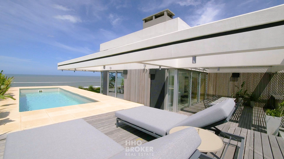 FRENTE AL MAR. INCREIBLE PENT HOUSE. TIBURON TERRAZAS OCEANO. PLAYA BRAVA. PUNTA DEL ESTE - HHO2269A