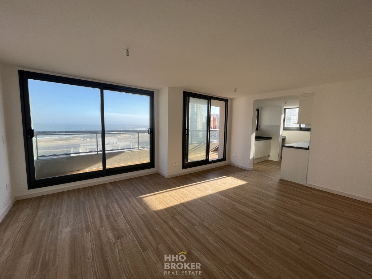 Venta depto Torre Gauguin, 2 dor., Playa Brava, Punta del Este. - HHO2865A