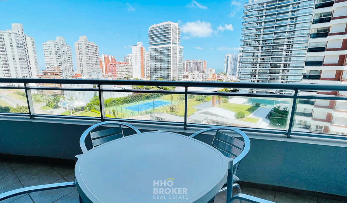 LINDO APARTAMENTO EN FOREST TOWER II - BRAVA - PUNTA DEL ESTE - HHO2055A