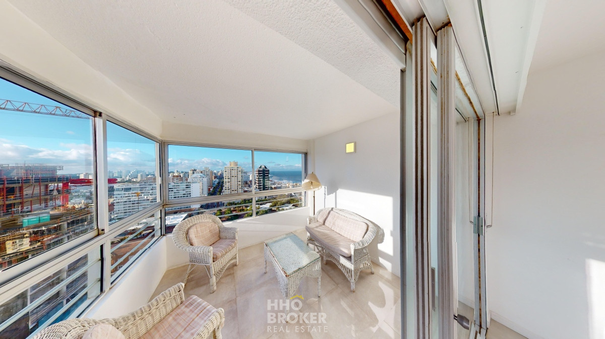 Torre Verona, 3 dormitorios + dependencia. Península. Punta del Este. - HHO3699A