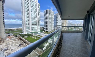 APARTAMENTO EN VENTA DE 3 DORMITORIOS EN PLAYA BRAVA-TERRAZA CON PARRILLERO