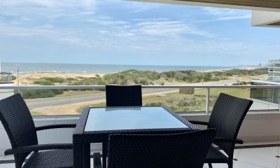 DEPARTAMENTO PENT HOUSE. ALQUILER. FRENTA AL MAR. AGUAS AZULES.