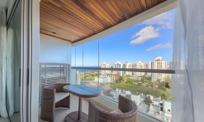 Venta departamento de 2 dormitorios, Icon Brava Tower. Playa Brava. Punta del Este.