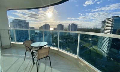 APARTAMENTO EN VENTA Y ALQUILER DE 2 DORMITORIOS PISO ALTO - CASINO TOWER