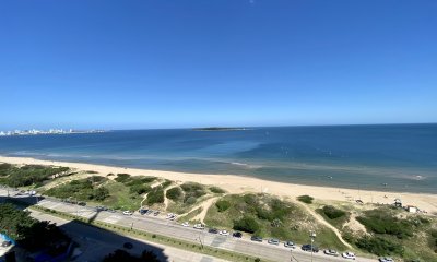 DEPARTAMENTO EN VENTA. ESQUINERO. VENETIAN. LA MANSA. FRENTE AL MAR. PUNTA DEL ESTE.