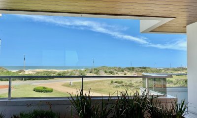 DEPARTAMENTO EN VENTA. PLAYA BRAVA. PRIMERA LINEA. FRENTE AL MAR.