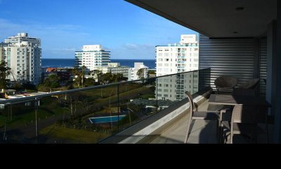 Apartamento en venta y alquiler Torre Esmeralda, Punta del Este.