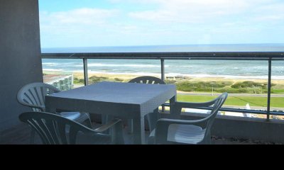 Departamento de dos dormitorios a la venta. Departamento de dos dormitorios en alquiler. Punta del Este. Playa La Brava.