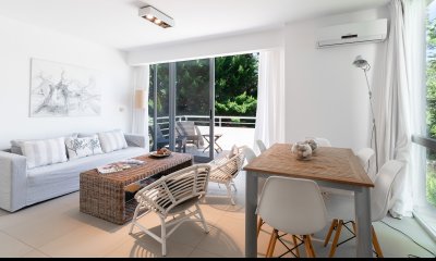 APARTAMENTO EN VENTA. PENT HOUSE. 2 DORMITORIOS. EDIFICIO NATIVO. PUNTA DEL ESTE.