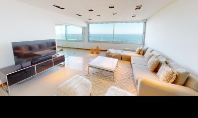 Departamento en Venta Tiburon III, 3 dor + dependencia, Playa Brava, Punta del Este.