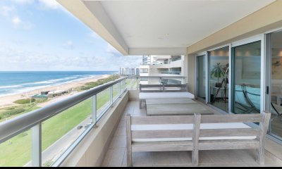 Departamento en Alquiler Torrelobos, Punta del Este, Playa Brava.