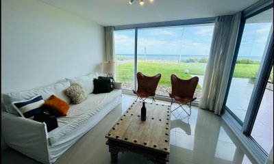 Apartamento de 2 dormitorios en venta, Playa Mansa, Punta del Este.