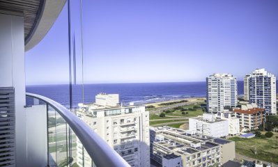 Venta departamento 2 dor, en Icon Brava Tower. Playa Brava. Punta del Este.