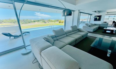 DEPARTAMENTO EN VENTA. FRENTE AL MAR. PLAYA BRAVA. PUNTA DEL ESTE.