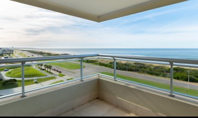 Esquinero en alquiler y venta Torre Lobos, Punta del Este, Uruguay.