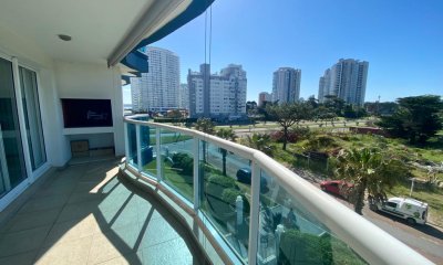 APARTAMENTO EN VENTA Y ALQUILER 3 DORMITORIOS CON PARRILLERO PROPIO EN MANSA