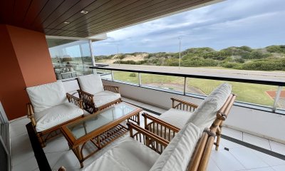 DEPARTAMENTO EN ALQUILER. PLAYA BRAVA. FRENTE AL MAR. PUNTA DEL ESTE.