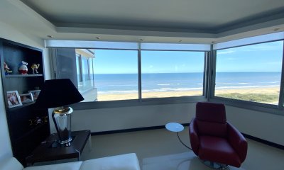 Tiburón 3. Playa Brava. Punta del Este. Frente al mar.